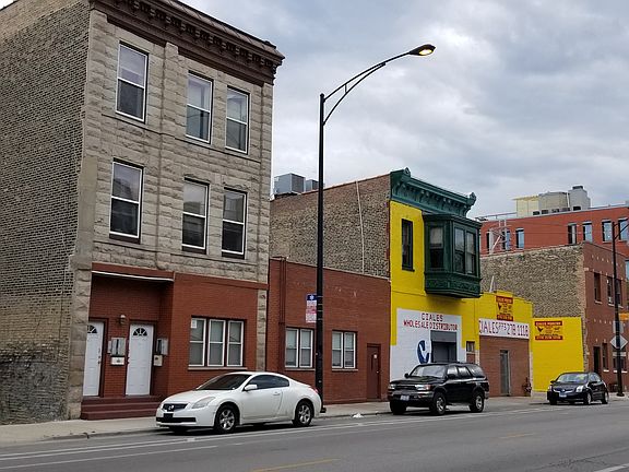 4th image of 2135 W Armitage Ave