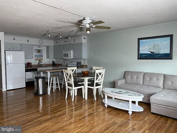 4th image of 10 129th St Unit 108
