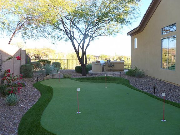 Putting Green with bunker