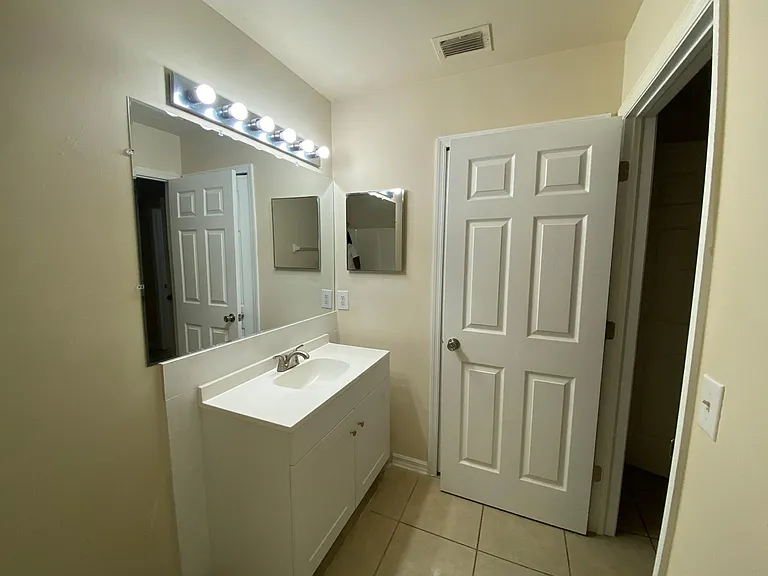 129 Zenith Cir — Photo 17