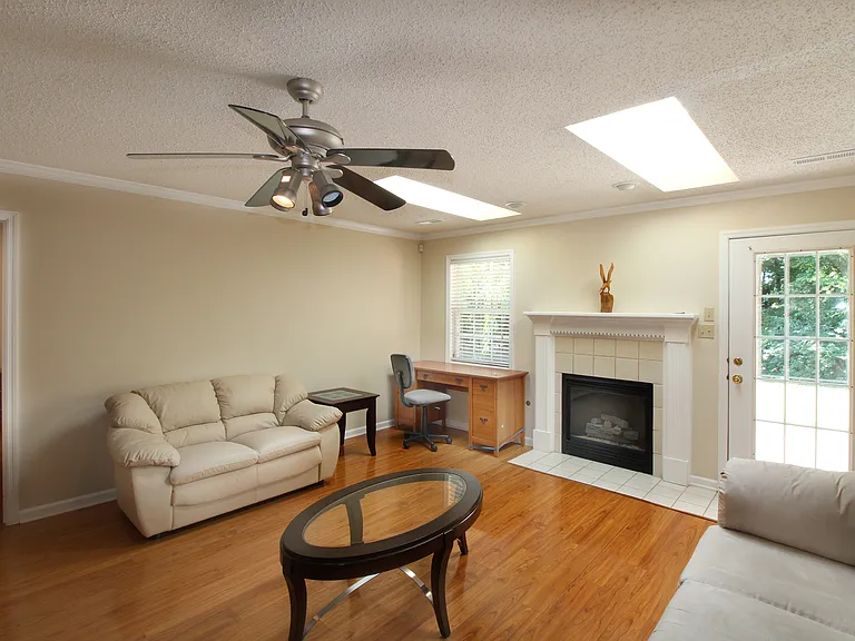 741 Harbor Way — Photo 17