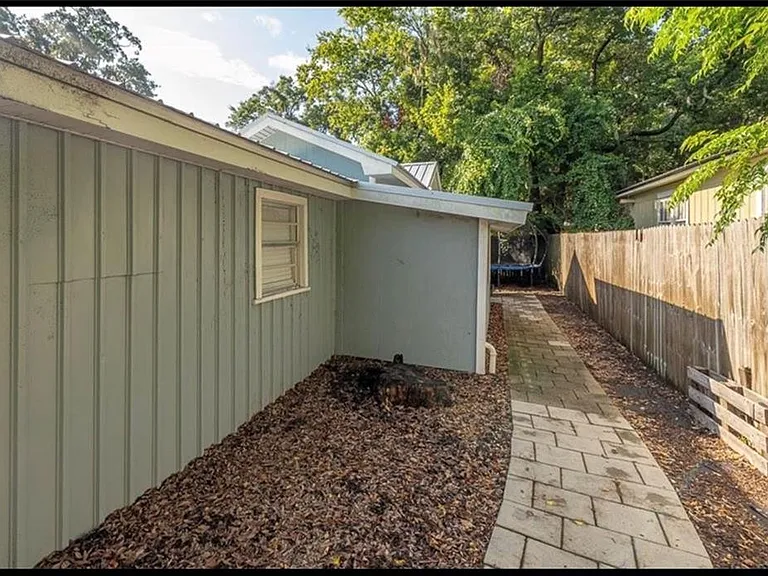 2329 Reynolds St — Photo 26