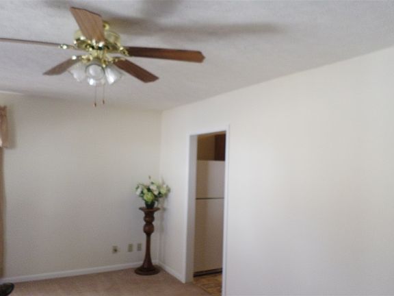 4th image of 1115 Sunset Dr