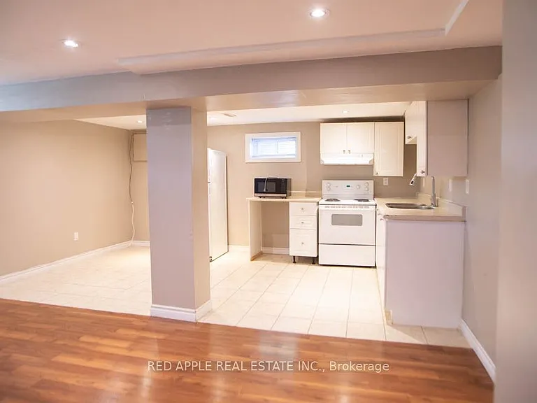 126 Longford Dr — Photo 16