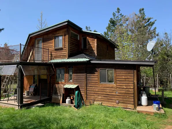 282 Reagor Ln, Cave Junction, OR 97523