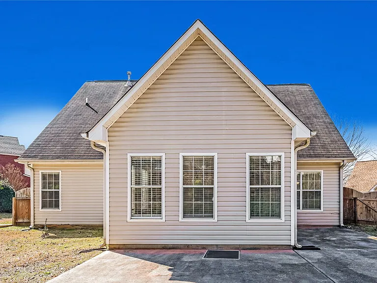 654 Highpoint Way — Photo 17