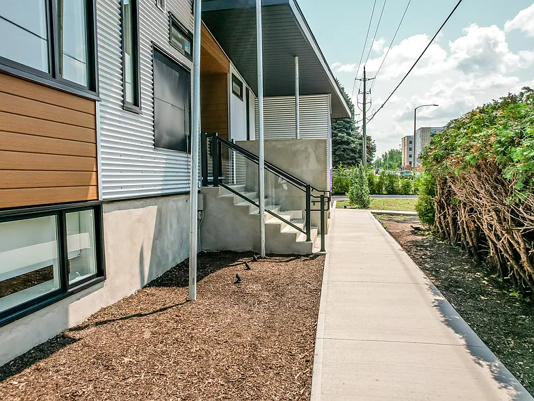 845 Champlain St — Photo 13
