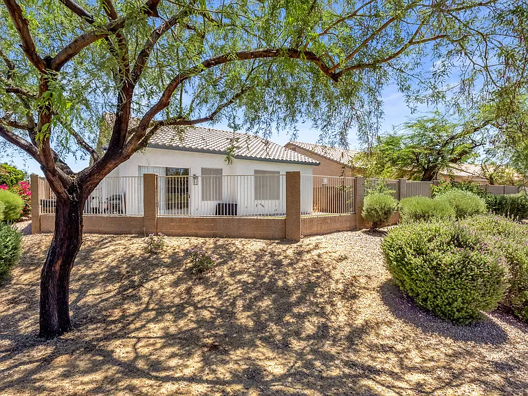 W Half Moon Way — Photo 19