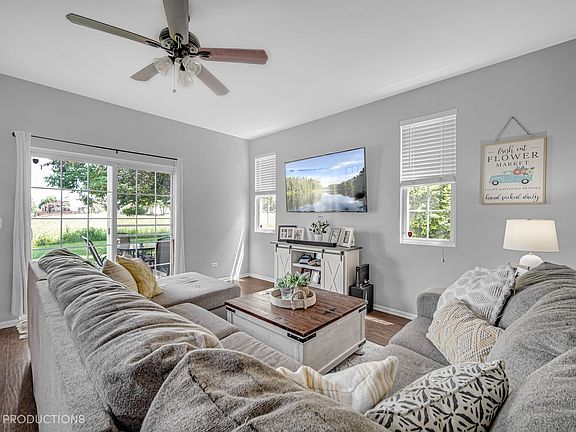 3rd image of 1020 Rocky Hill Cir