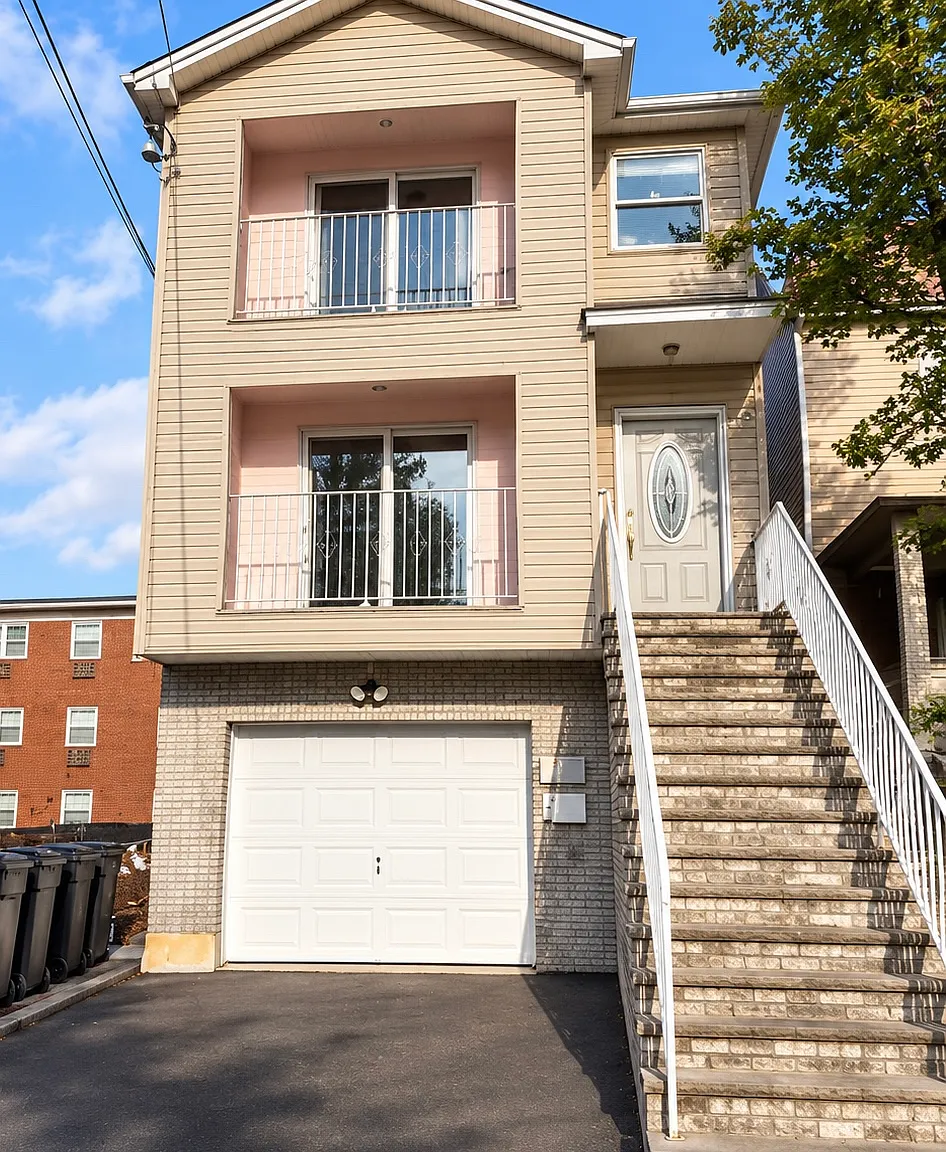 3 bed, 1243 sqft, $2,800 — Photo 1
