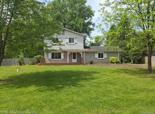 895 N Garner Rd, Milford, MI 48380