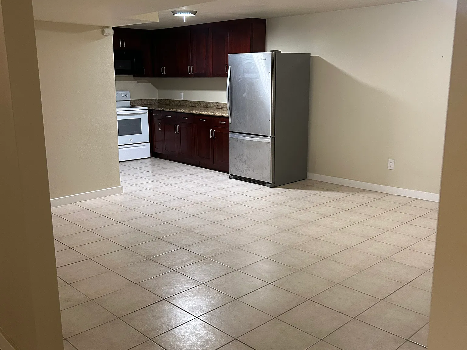 2 bed, 1300 sqft, $1,800 — Photo 2