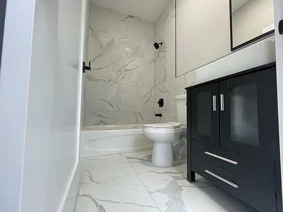 5th image of 226 Roseville Ave #2