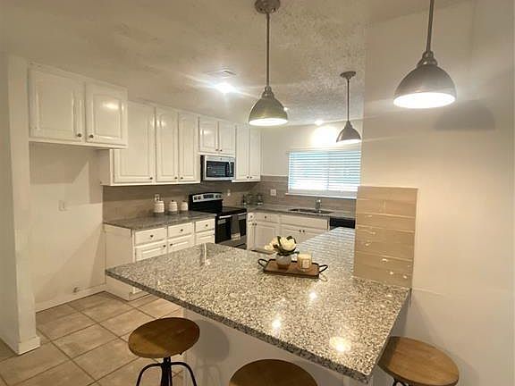 2nd image of 13 Canyon Oak Pl