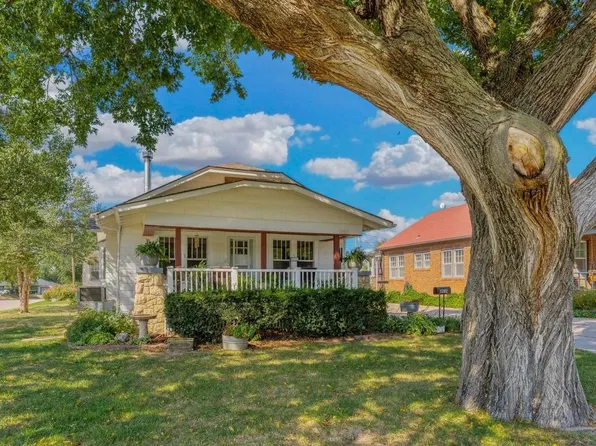 1202 N Washington Ave, Wellington, KS 67152