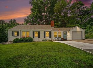 8409 NW Hilltop Rd, Parkville, MO 64152