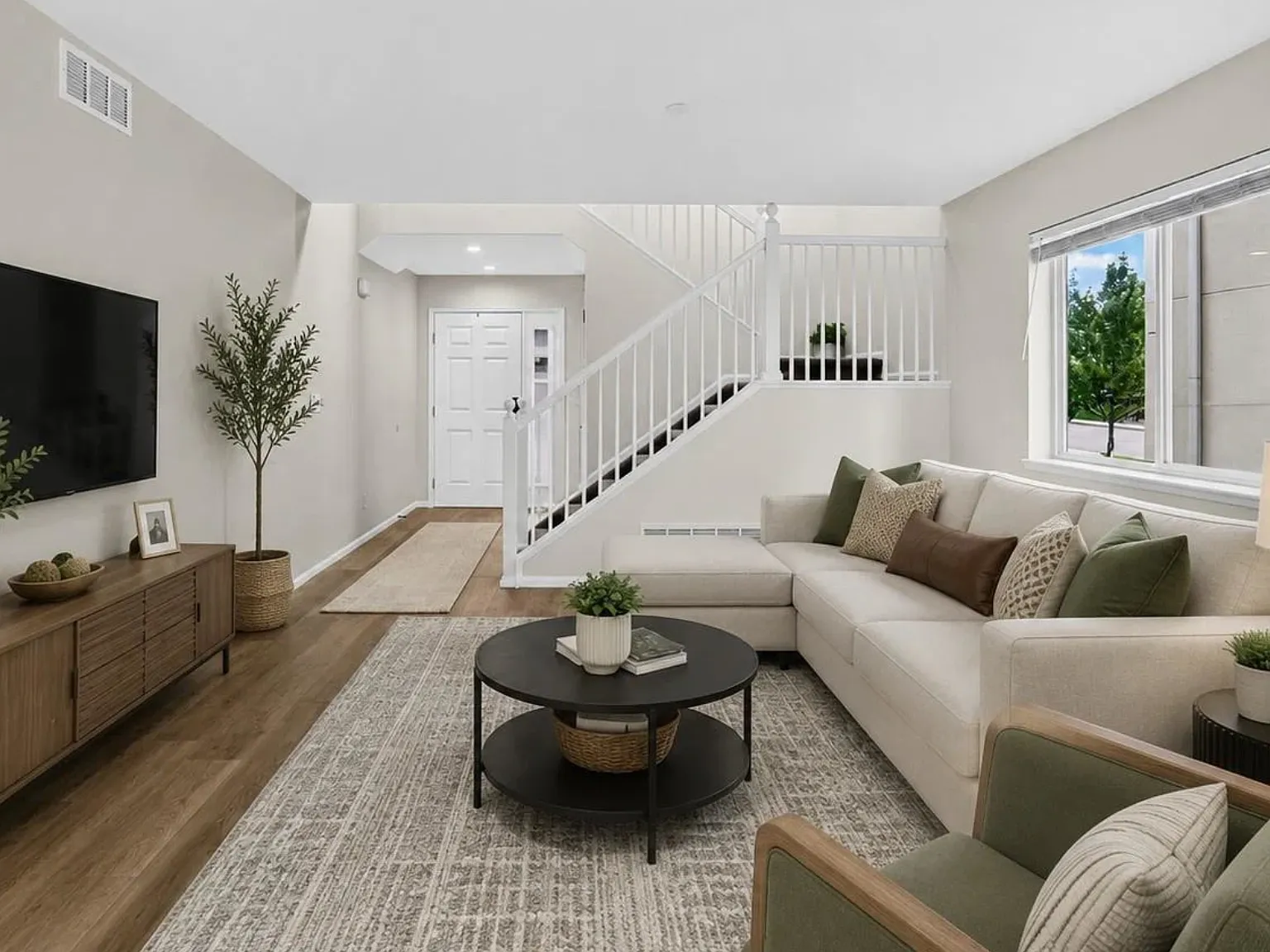 745 Diamond Rim Dr — Photo 2