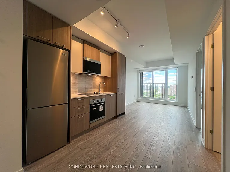 10 Oak St #1902 — Photo 1