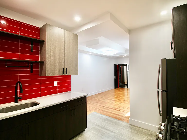 279 Kosciuszko St #406 — Photo 2