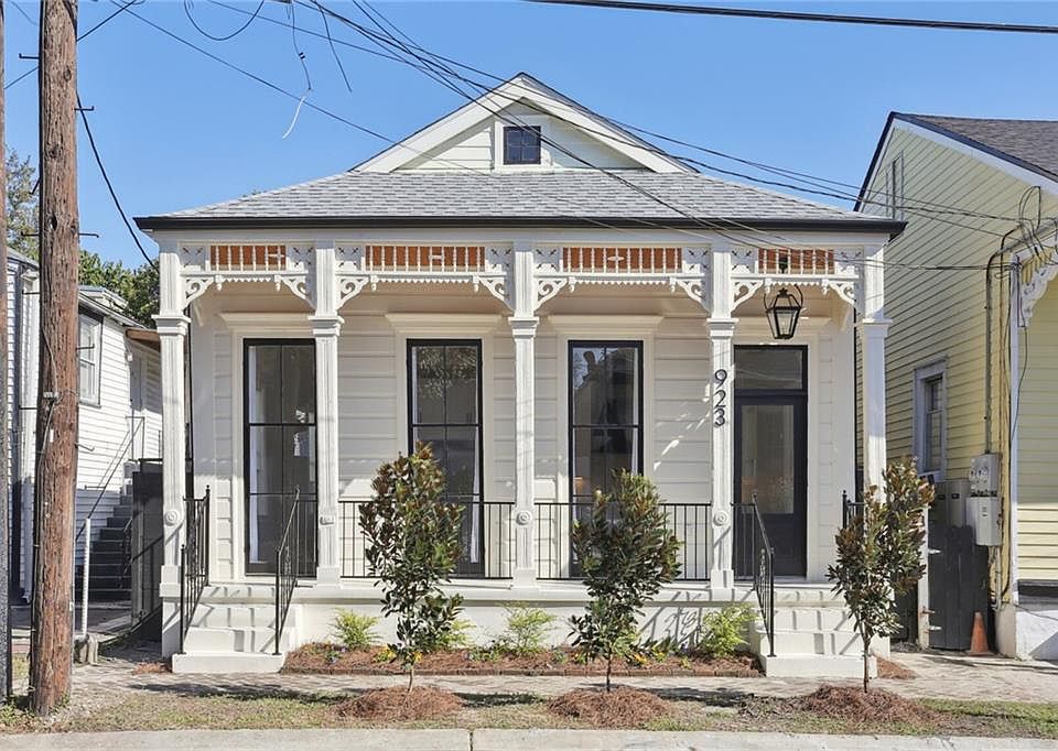1st image of 923 Austerlitz St