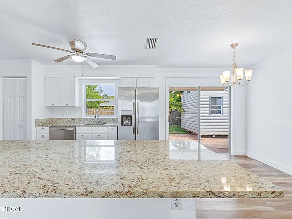 3rd image of 1217 Thomasina Dr