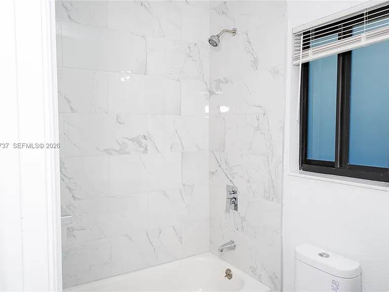 2522 NW 9th Pl — Photo 25