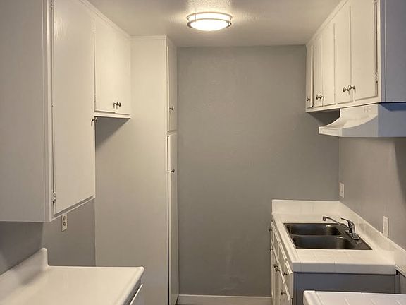 5th image of 12633 S Figueroa St #6fc1d1bde