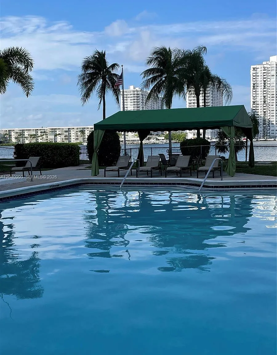 Biscayne Cove Condominium — Photo 4