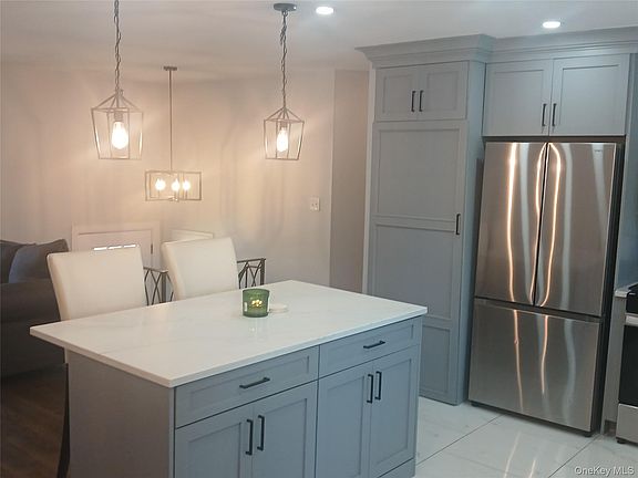 4th image of 807 Iris Place