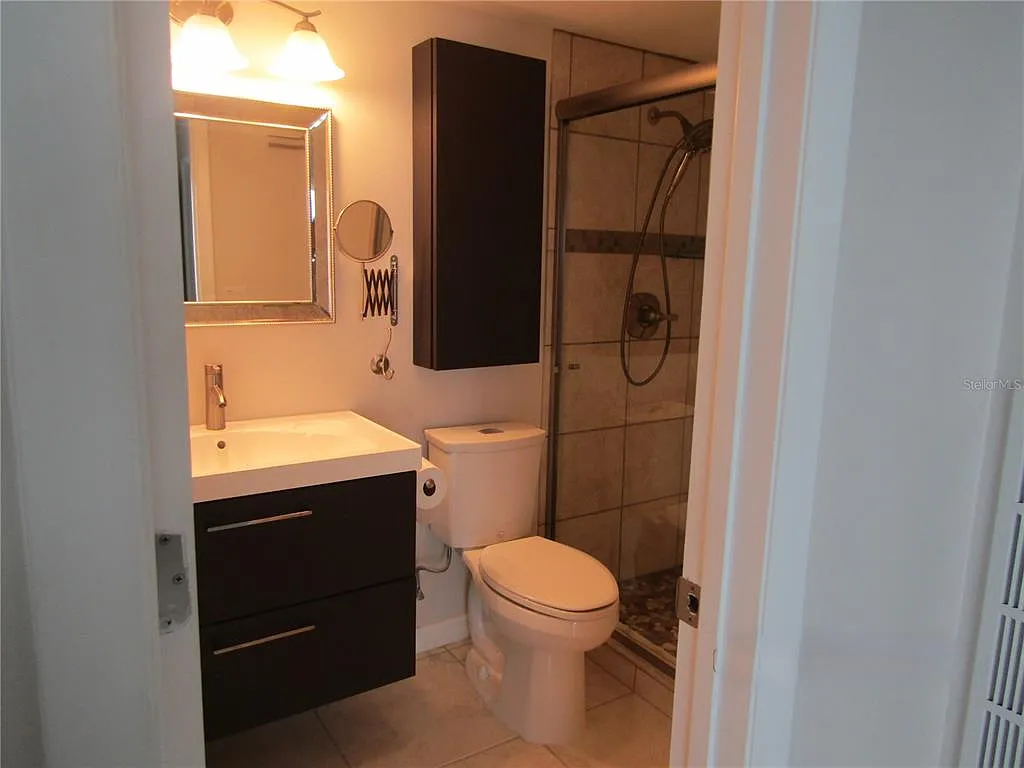 1 bed, 1.5 bath, 702 sqft, $1,750 — Photo 4