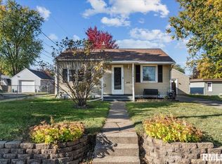 1304 S 10th St, Clinton, IA 52732