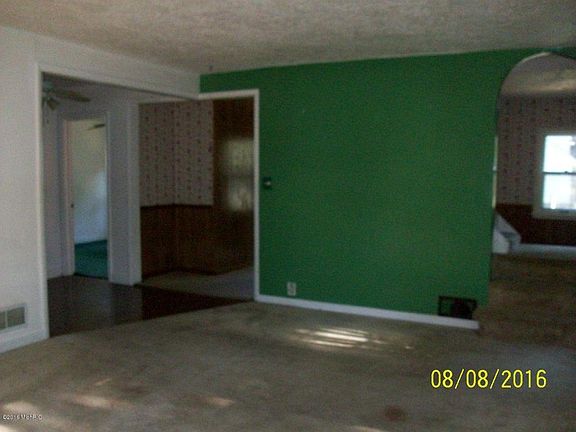 3rd image of 1351 Saint James St