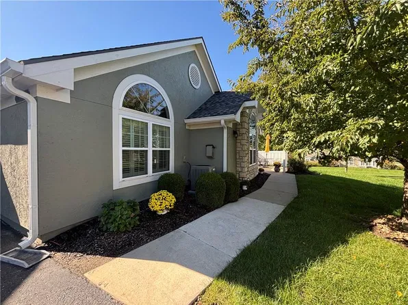 7110 Hedge Lane Ter, Shawnee, KS 66227
