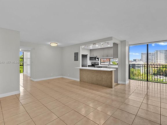 4th image of 17021 N Bay Rd APT 705