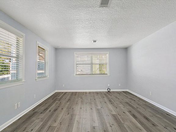 3rd image of 2150 Park St #4