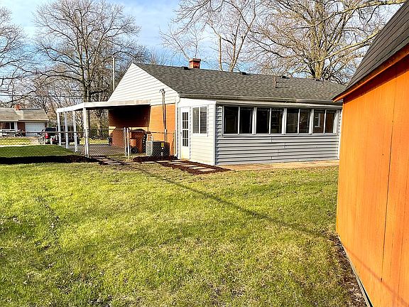 2nd image of 865 N Hill Ln
