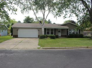 1140 Cardinal Ln, Union Grove, WI 53182