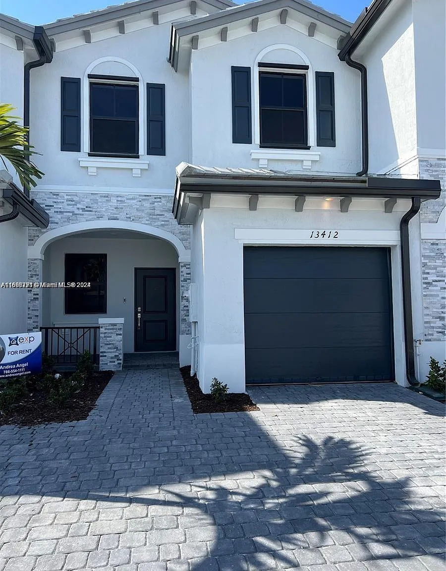 3 bed, 2.5 bath, 1331 sqft, $2,600 — Photo 1