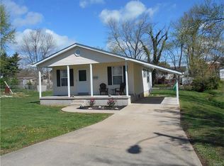 19 Hickory St, Farmington, MO 63640