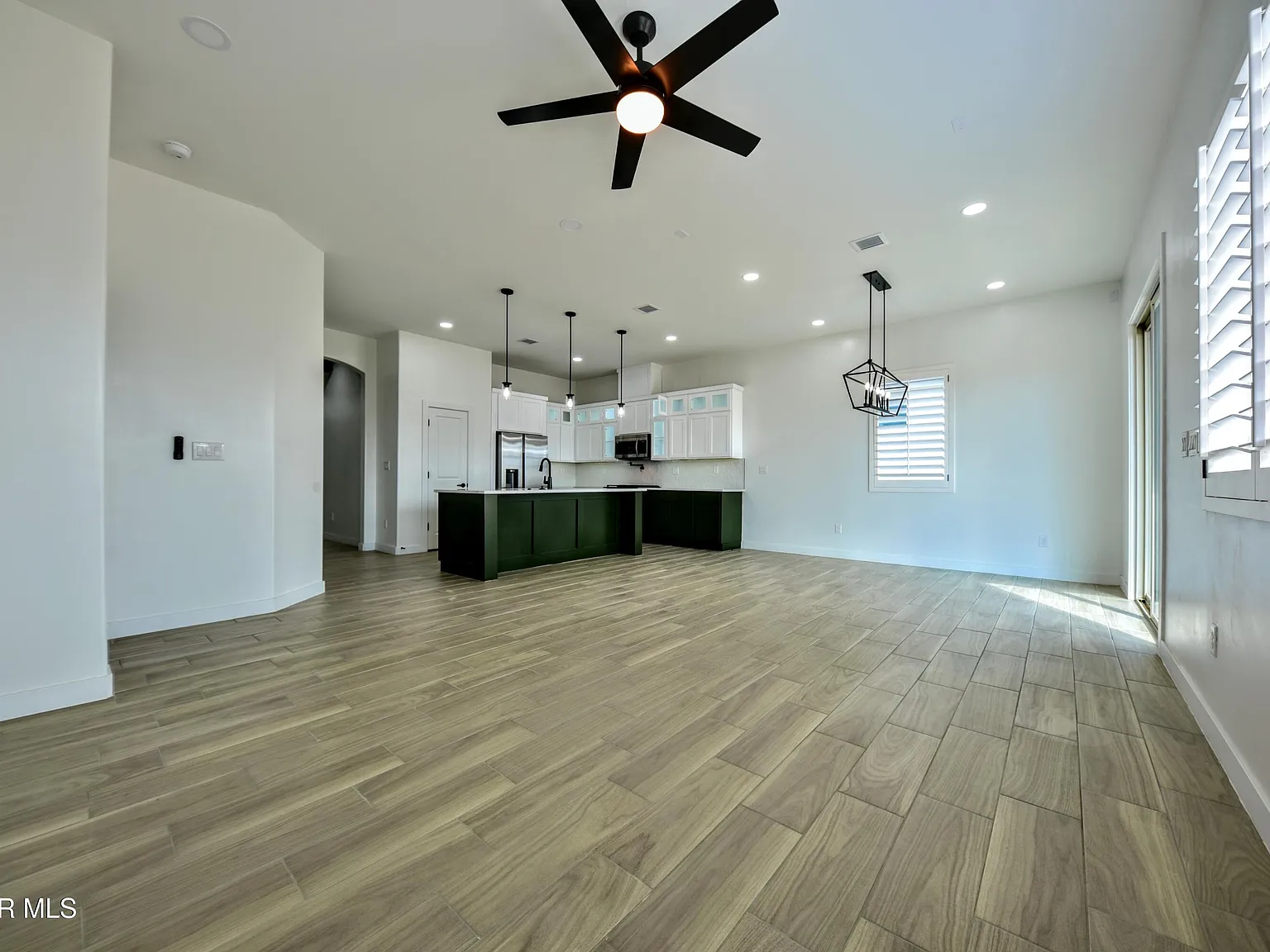 3 bed, 2.0 bath, 1866 sqft, $2,100 — Photo 3