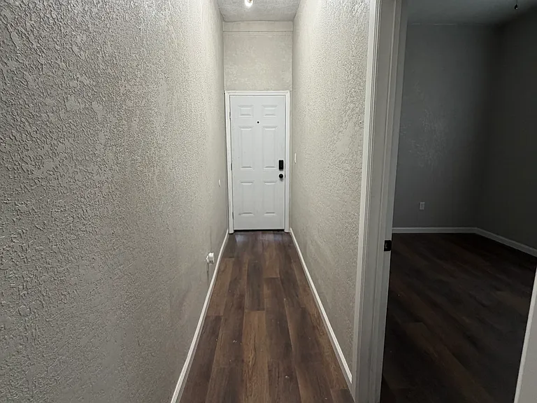 530 N Broadway St — Photo 10
