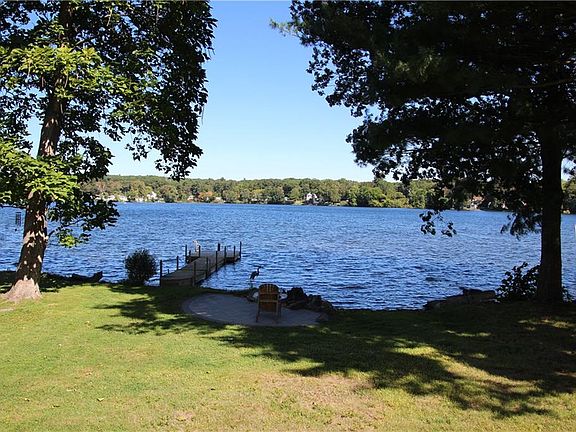 4th image of 35 Shore Dr