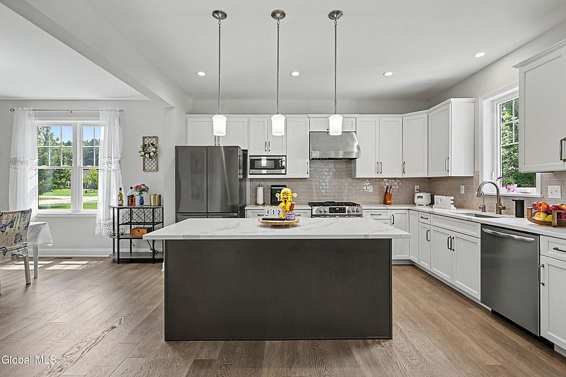 5th image of 30 Greenbrier Way