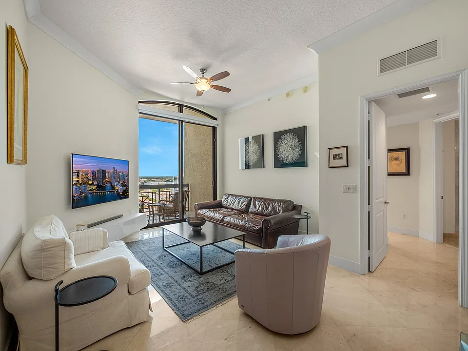 701 S Olive Ave #2117