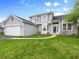 327 Mallard Ln, Sugar Grove, IL 60554
