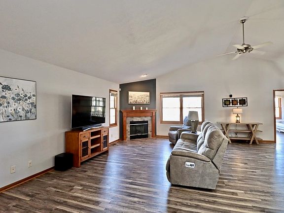 3rd image of 6776 White Oak Dr