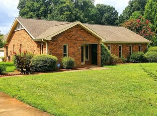 6738 Amberley Ln, Clemmons, NC 27012