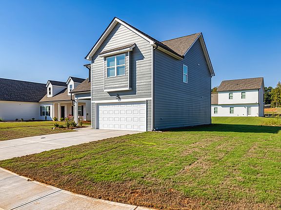 Photos shown feature the Bradford model and may not represent the exact home available for lease.
