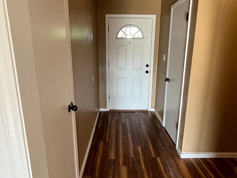 512 Beacon Ave — Photo 2