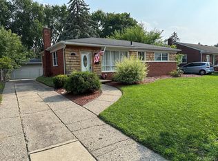 34933 Parkdale St, Livonia, MI 48150
